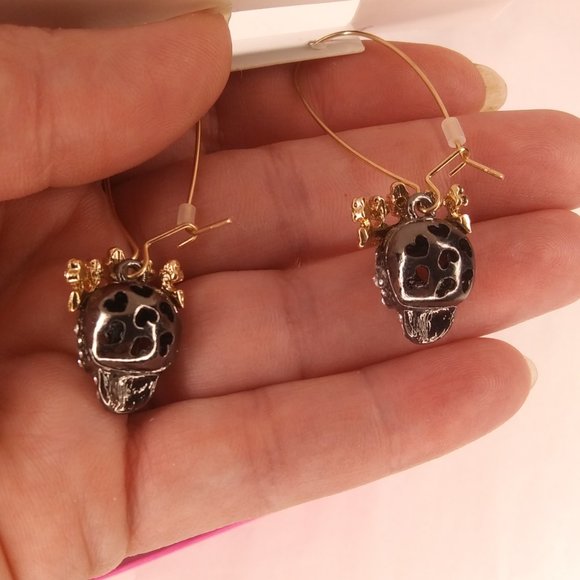 New Betsey Johnson king crowned skull bling earrings - Picture 10 of 12